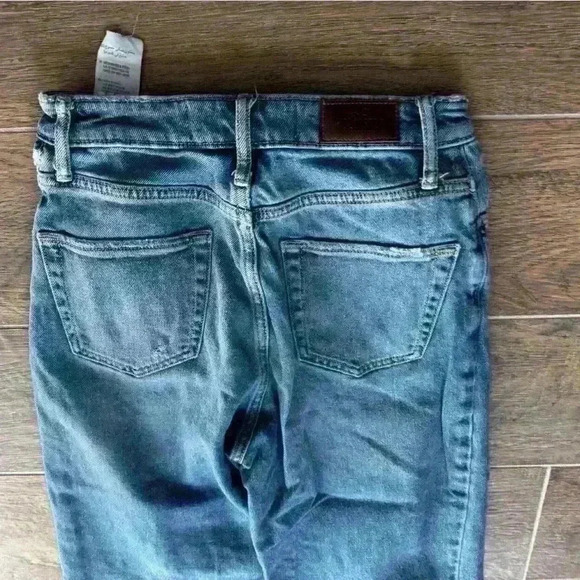 Hollister ULTRA HIGH-RISE DAD JEAN VINTAGE STRETCH - Picture 9 of 9